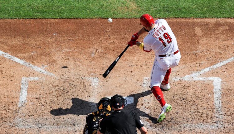 Joey Votto hits 466-ft blast