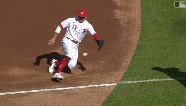 Joey Votto makes a sliding play to retire Nootbaar