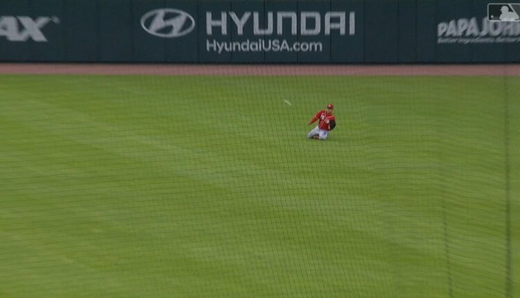 Nick Senzel makes sliding grab in center