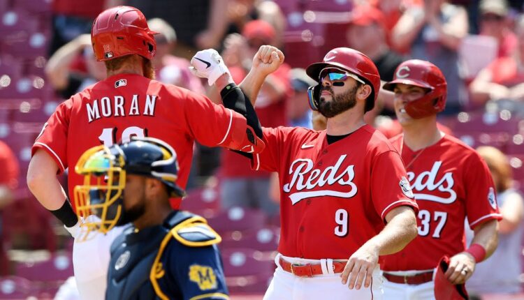Reds score 14 runs against Milwaukee
