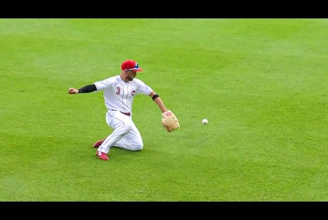 Albert Almora nails Pavin Smith at second base