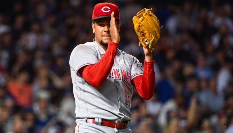 Luis Castillo fans 11 Cubs in six innings