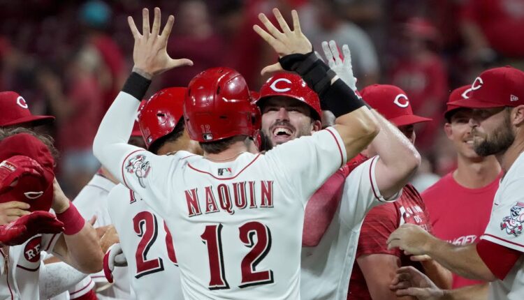 Mike Moustakas hits walk-off sac fly vs. Mets